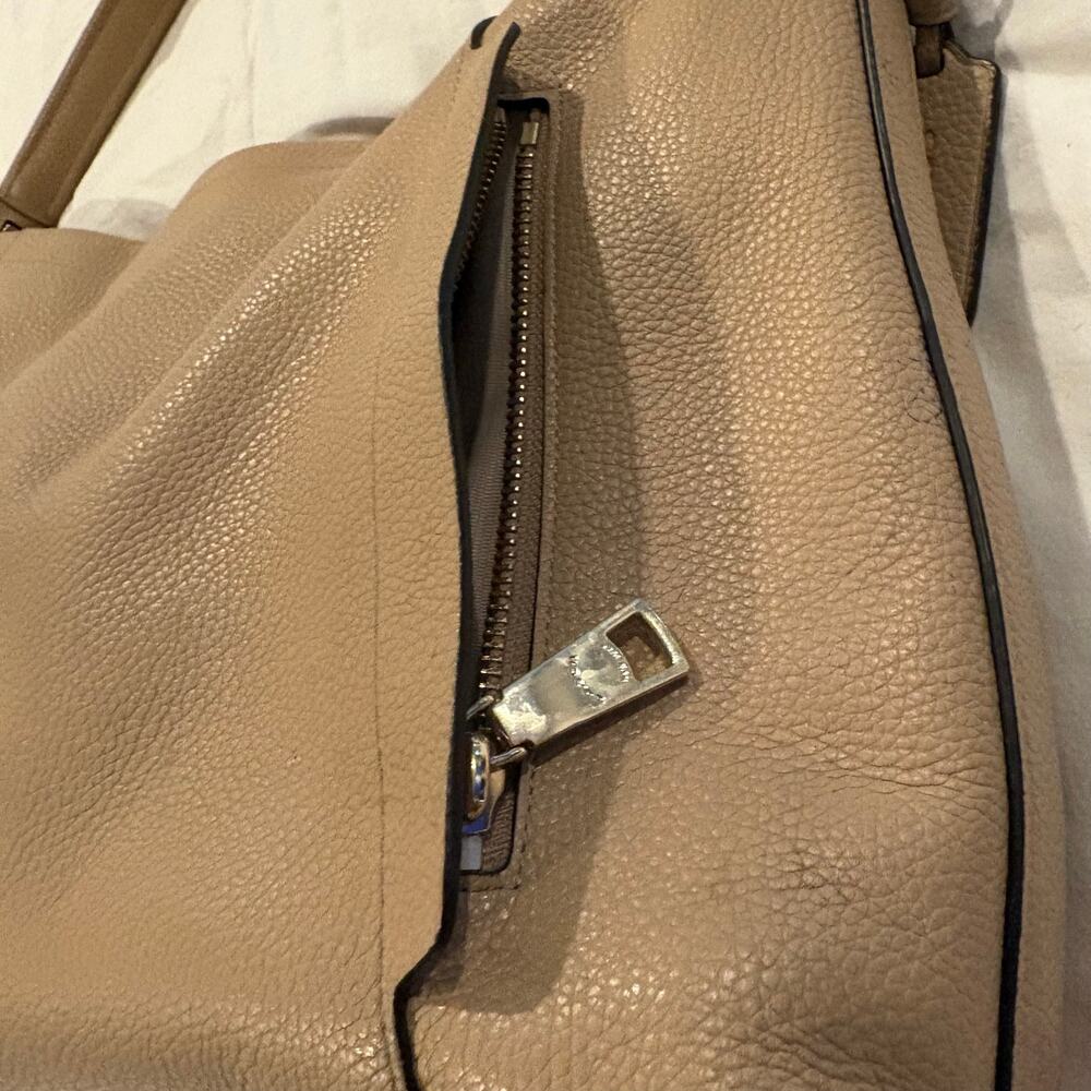 COACH Hobo Pebbled Leather Handbag Front Logo Taupe Kangaroo Pockets H148134312 - Picture 3 of 9